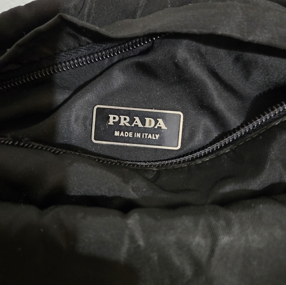 VINTAGE PRADA BLACK TESSUTO NYLON CROSS BODY TRAVEL BAG - Picture 5 of 16